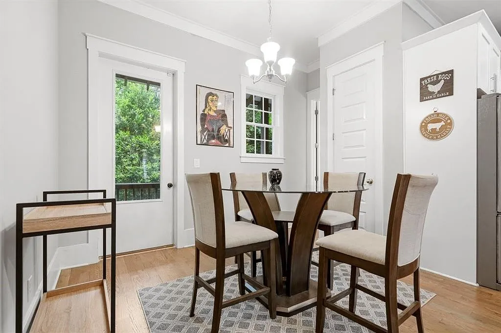 2 bed, 2.5 bath, 1368 sqft, $2,295 — Photo 2