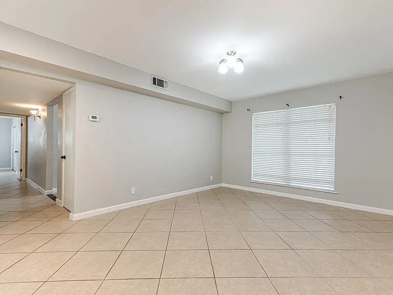 555 Patricia Dr — Photo 7
