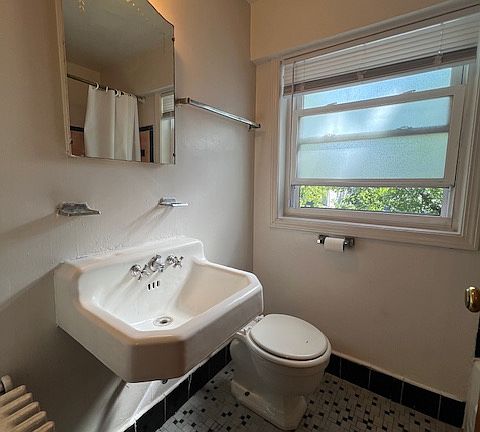 3rd image of 7327 N Rogers Ave APT 310