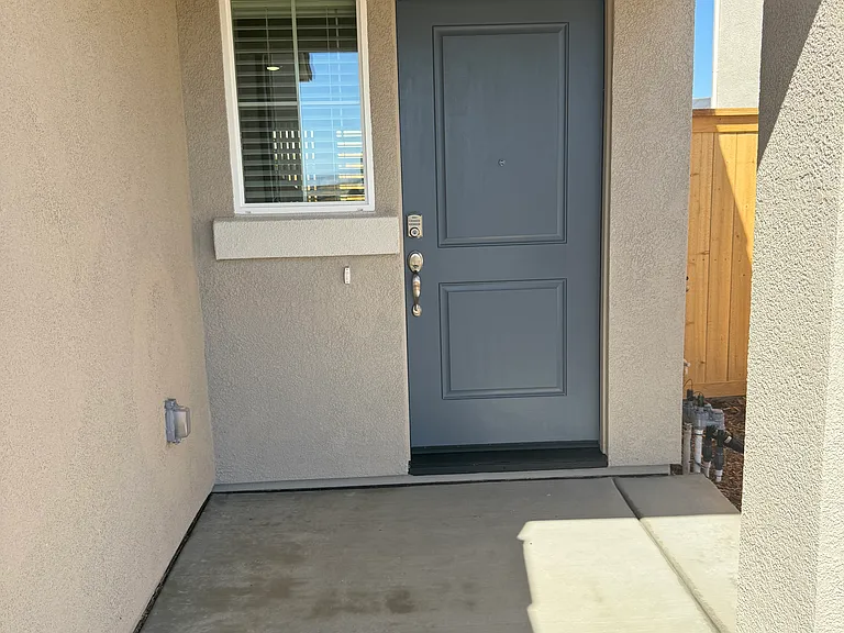 2041 Blue Star Dr — Photo 2