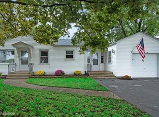 319 S Old Rand Rd, Lake Zurich, IL 60047