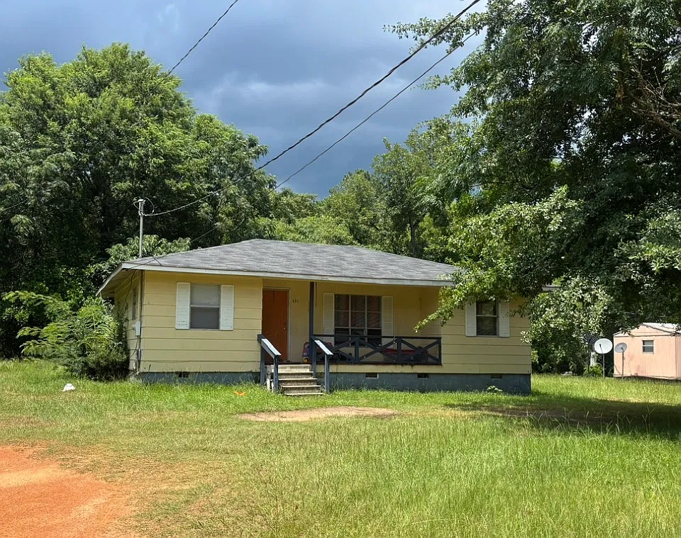 3 bed, 1000 sqft, $1,150 — Photo 1