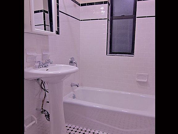 5th image of 267 Edgecombe Ave APT 4F