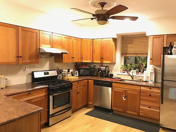 3rd image of 712 Bainbridge St