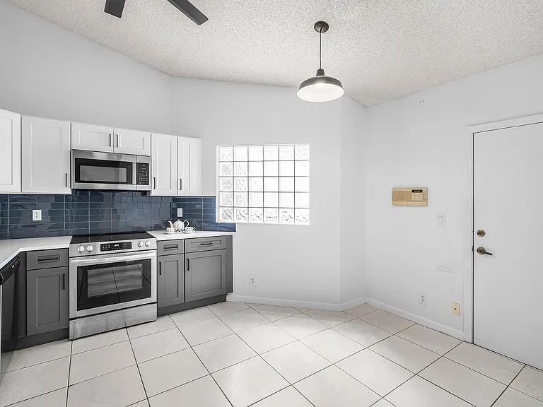 6192 Floral Lakes Dr — Photo 7