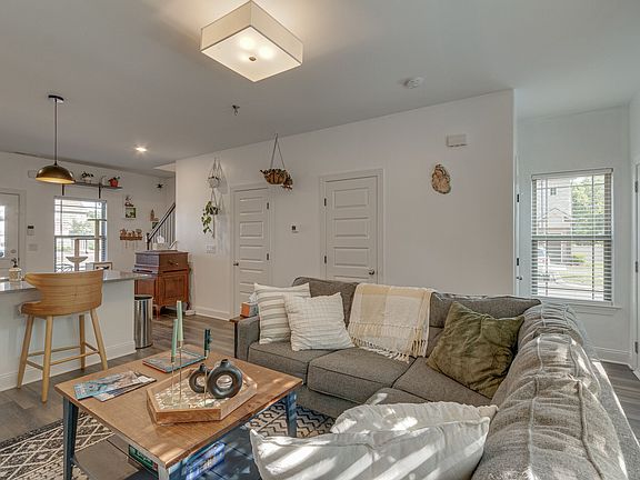 5th image of 555 Gresham Ln Unit 1-C