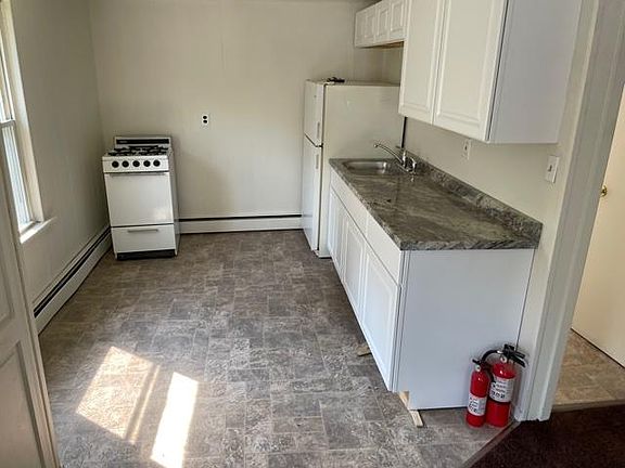 4th image of 27 Brown Ln