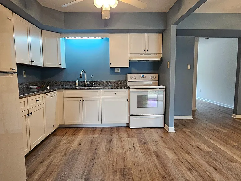 224 Yardley Ct — Photo 7
