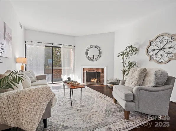 224 N Poplar St APT 22, Charlotte, NC 28202