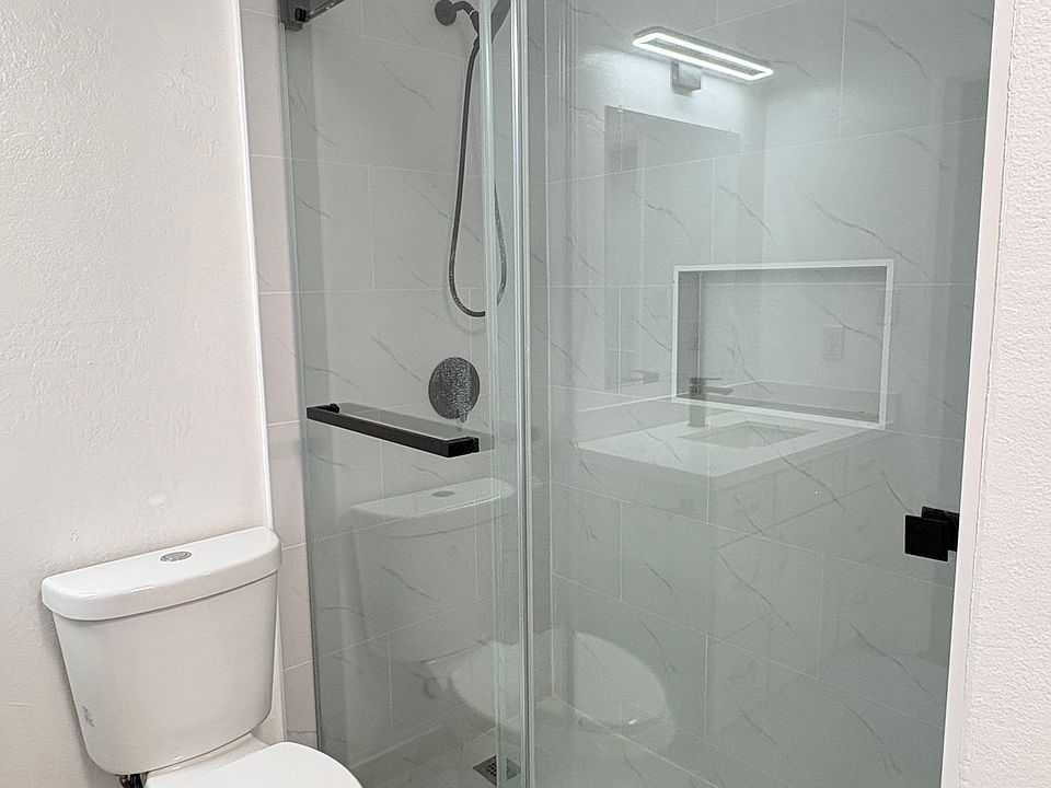 1st image of 460 Auburn Way APT 3