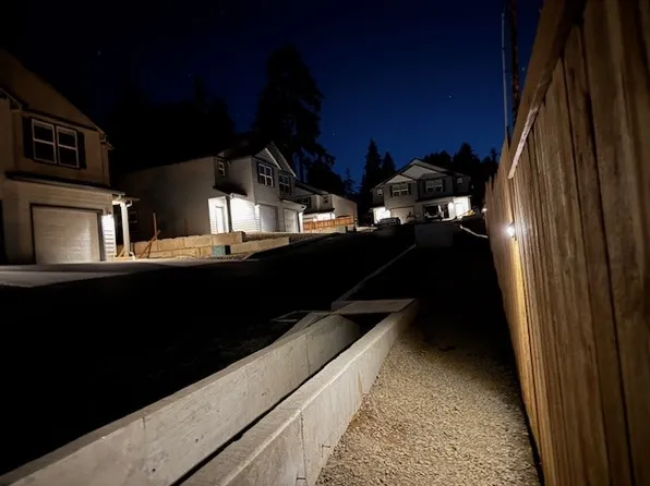 704 S 70th St #704, Springfield, OR 97478