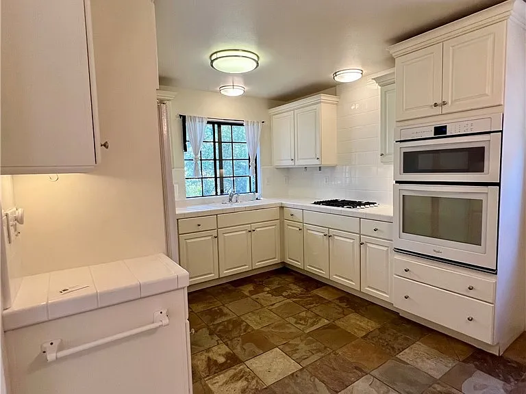 1530 Emerson Rd — Photo 17