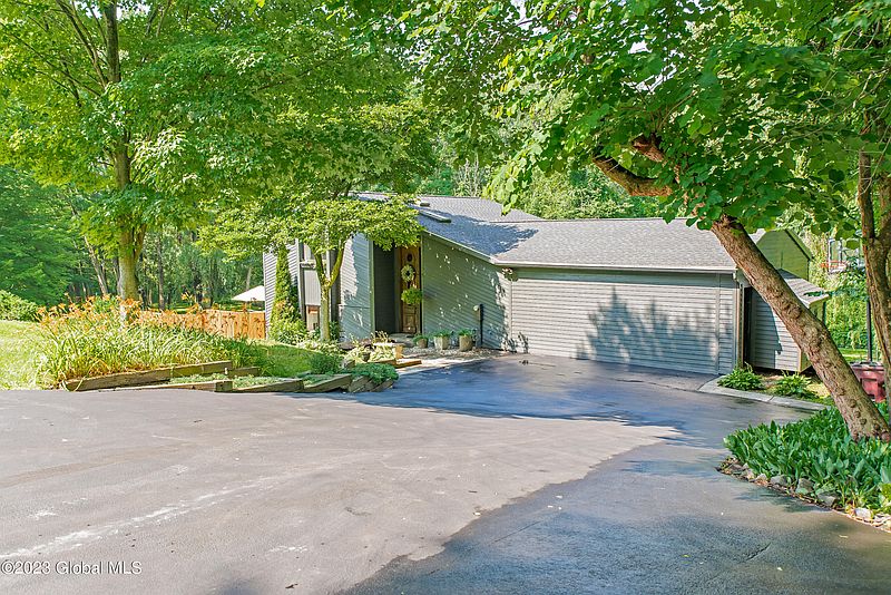 2nd image of 9 Ponderosa Drive