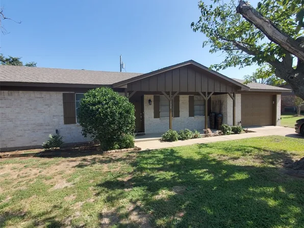 128 Oak Creek St, Jacksboro, TX 76458