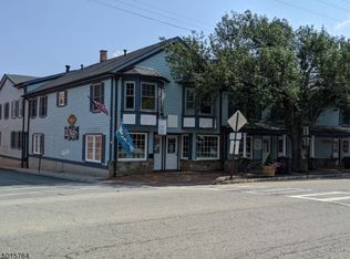 76 Main St APT D, Chester, NJ 07930