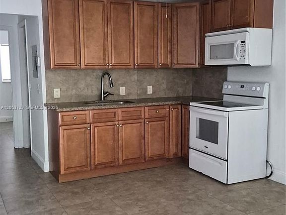 5th image of 1480 NW 20th Ct