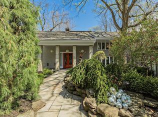 3305 Roundwood Rd, Hunting Valley, OH 44022