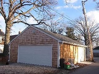 2nd image of 2494 Green Bay Rd