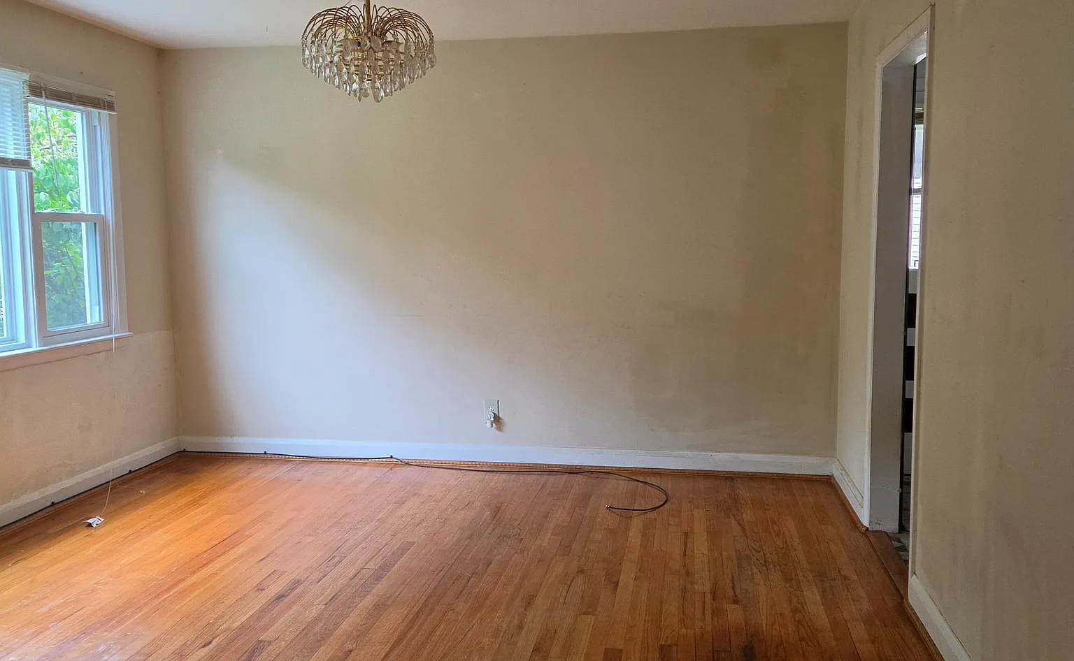 3 bed, 2.0 bath, 1957 sqft, $2,300 — Photo 3