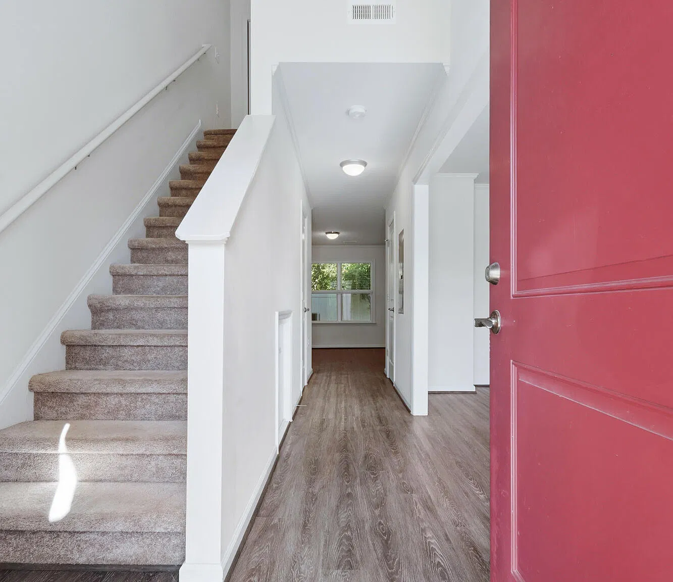 2 bed, 2.5 bath, 1376 sqft, $1,495 — Photo 2