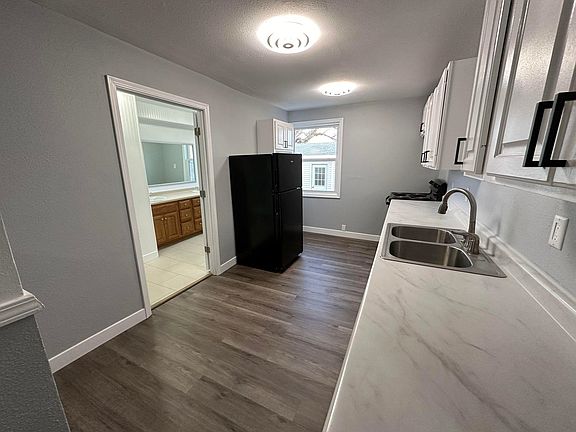 3rd image of 1802 Grand Ave