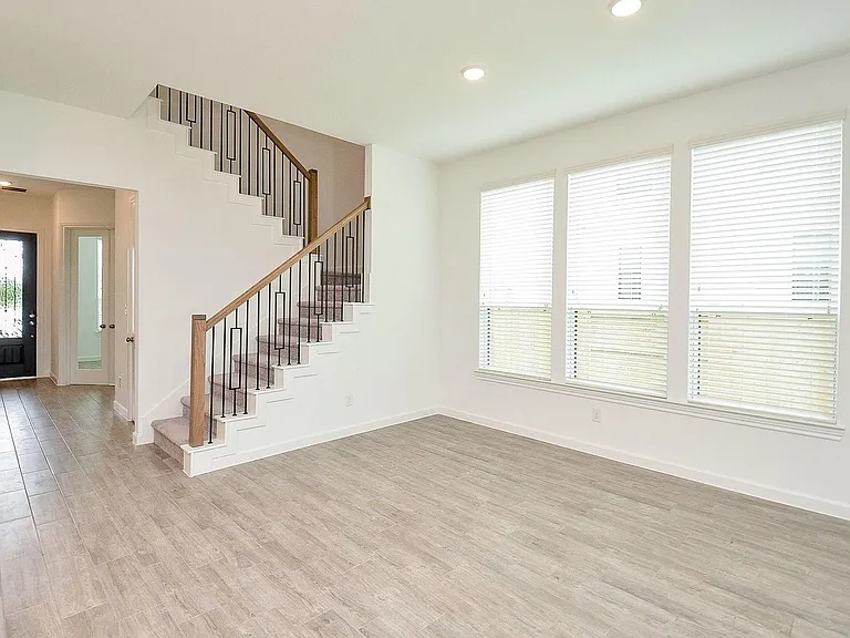 3811 Hermitage Dr — Photo 15