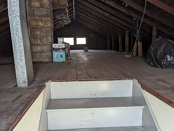 3rd image of 1020 Highland Ave
