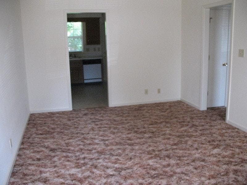 2nd image of 880 Peachers Mill Rd APT 6