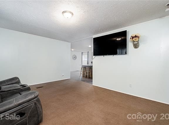 3rd image of 1920 Rollins Dr