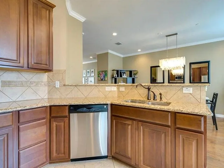 7847 Liverpool Ln — Photo 6