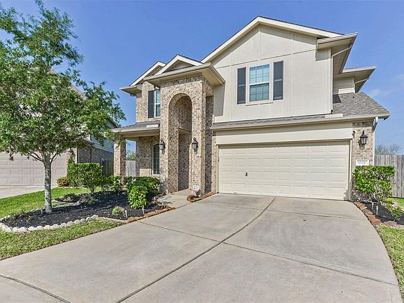 2nd image of 8606 Sentosa Woods Ct