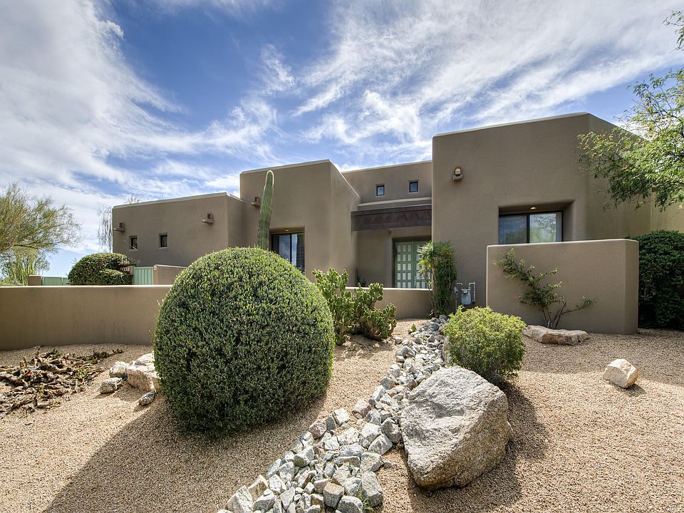 1st image of 2047 N SMOKETREE Drive