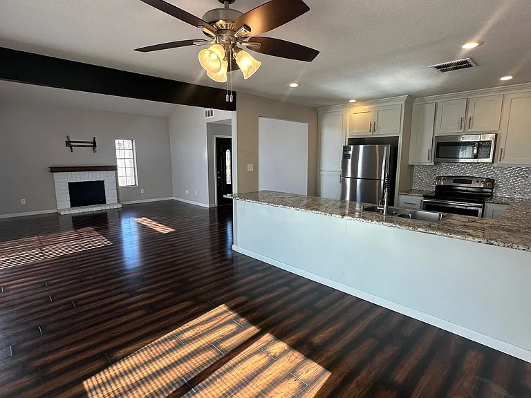 10485 S Del Valle Dr — Photo 5