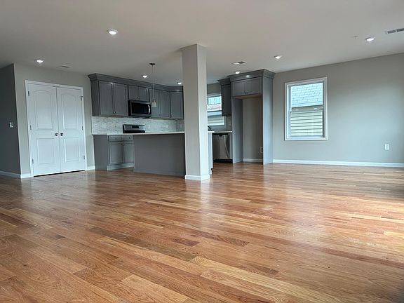 3rd image of 72 Napoleon St Floor 2