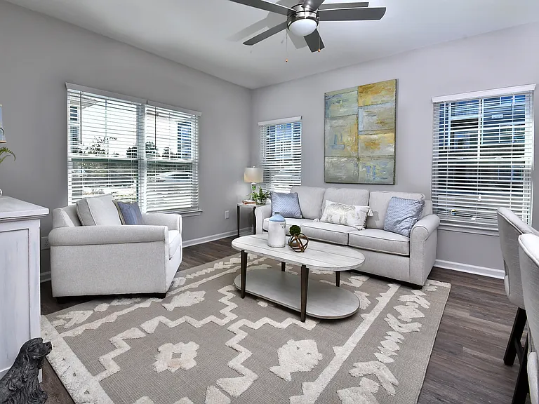 Grand Oaks Apartments — Photo 13