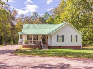 134 Oakwood Dr, Selmer, TN 38375