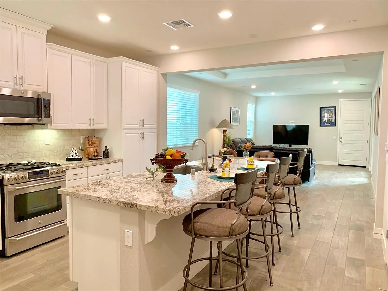 3916 Hovnanian Dr photo 1