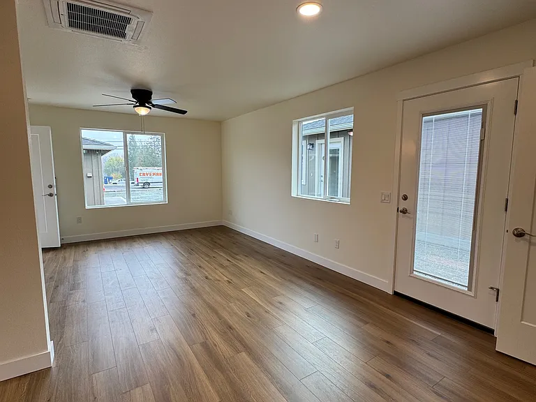 1654 NW Highland Ave #A — Photo 1