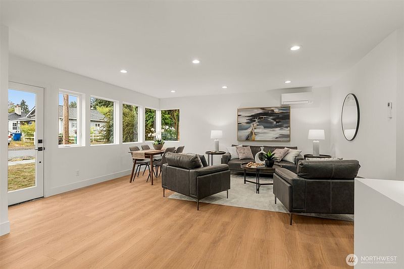 4th image of 9215 12th Avenue NE