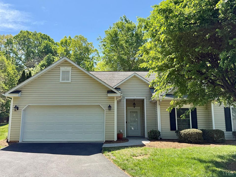 1st image of 76 Fairway Oaks Dr