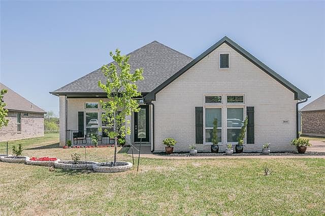 1st image of 2045 Carlisle Dr