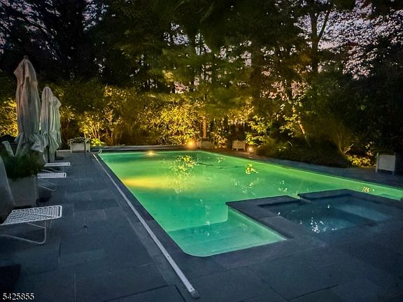 3rd image of 21 Hardwell Rd