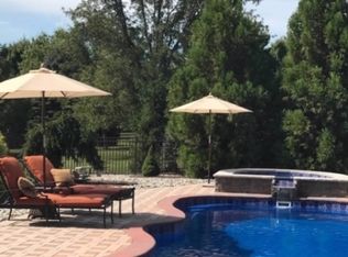 7 Chamberlain Rd, Flemington, NJ 08822