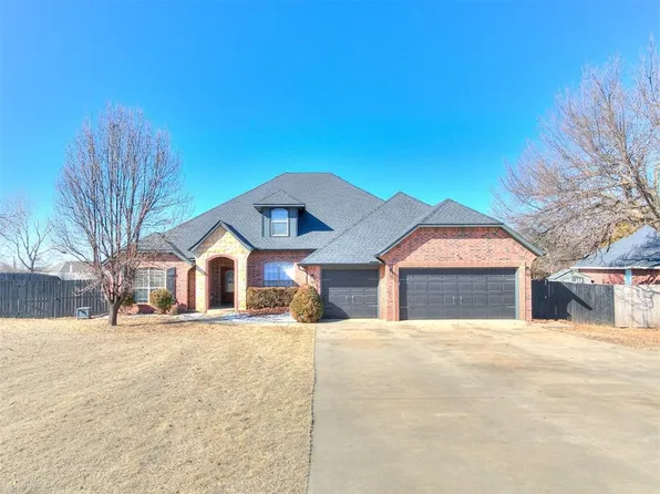 8024 Lindsay Ln, Edmond, OK 73025