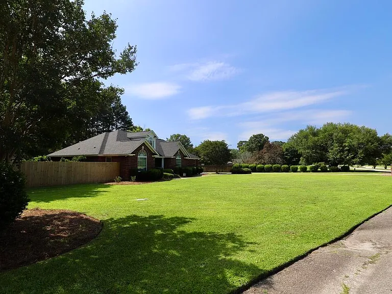 595 Saint Augustine Dr — Photo 3