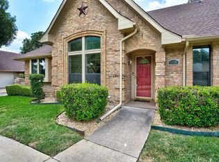 1818 Green Tree Ln, Duncanville, TX 75137