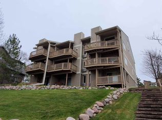 E1204 County Park Ln APT 5, Waupaca, WI 54981