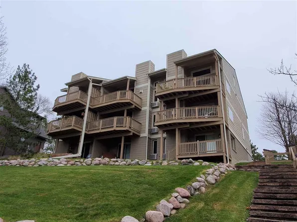E1204 County Park Ln APT 5, Waupaca, WI 54981