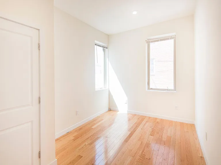 1520 Bainbridge St #A — Photo 7