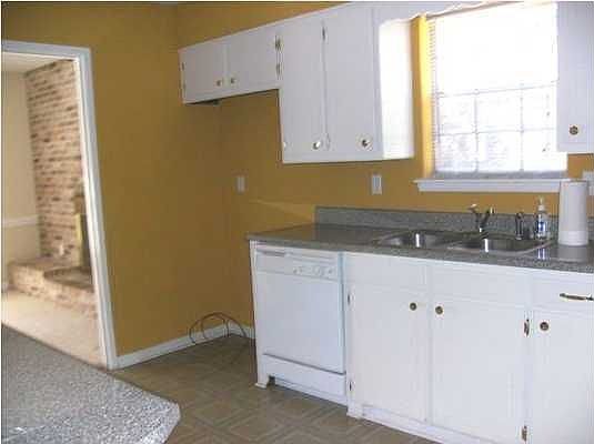 1st image of 5454 Larchmont Dr